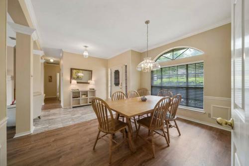 Stone Oak Oasis With Private Pool And Grill!