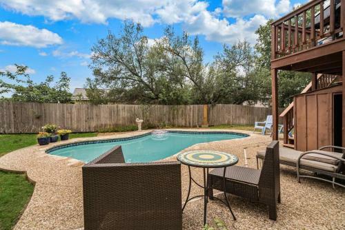 Stone Oak Oasis With Private Pool And Grill!