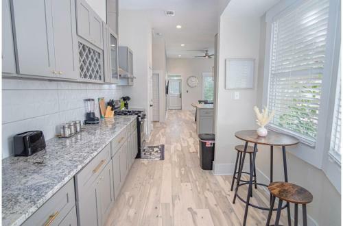 Incredible New 3br2ba Near Downtown