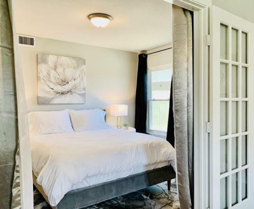 Casita At Maywood - Modern Spaces
