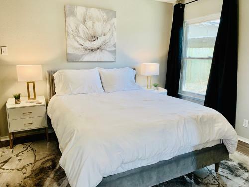 Casita At Maywood - Modern Spaces