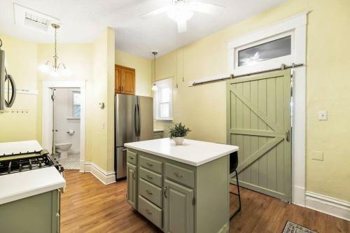 Ogden Getaway - Close To Historic 25th - Sleeps 6!