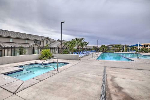 Blue Sky Get-a-way Townhome With Patio, Grill