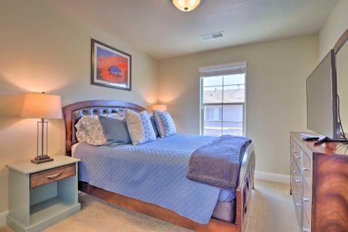 Blue Sky Get-a-way Townhome With Patio, Grill