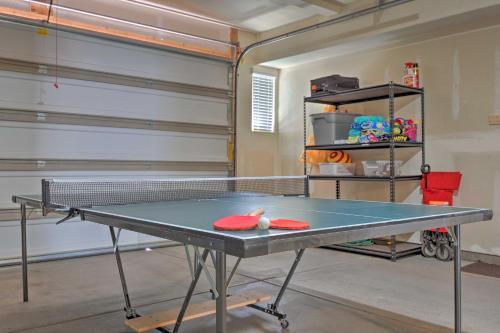 Blue Sky Get-a-way Townhome With Patio, Grill