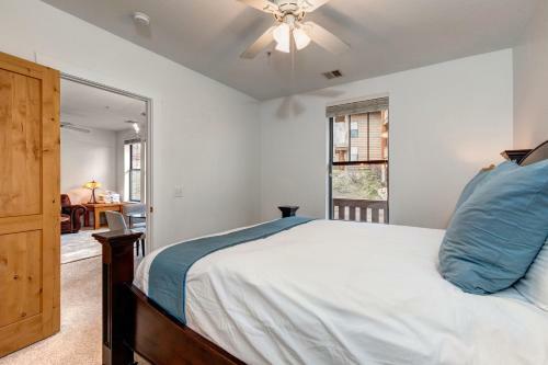 Cozy Meadowview Condo