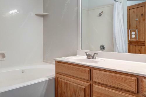 Cozy Meadowview Condo