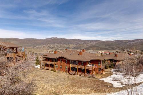 Cozy Meadowview Condo