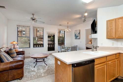 Cozy Meadowview Condo