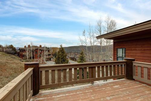 Cozy Meadowview Condo