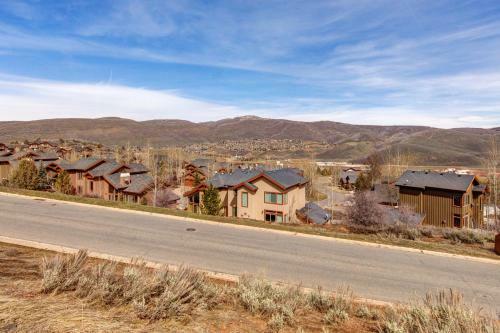 Cozy Meadowview Condo
