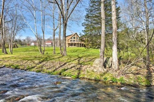 Pet-friendly Bentonville Cabin With Mtn Views!