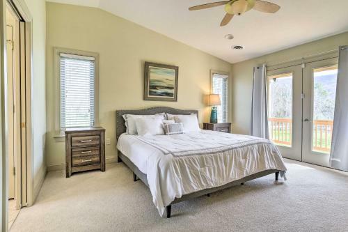 Pet-friendly Bentonville Cabin With Mtn Views!