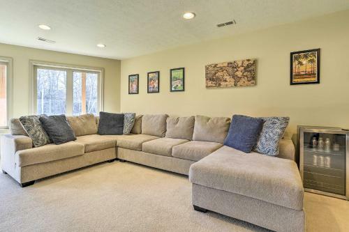 Pet-friendly Bentonville Cabin With Mtn Views!
