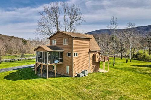 Pet-friendly Bentonville Cabin With Mtn Views!