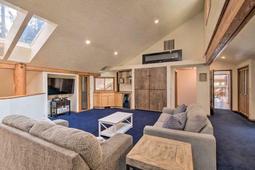 Spacious Lakefront Olympia Hideout With Deck!