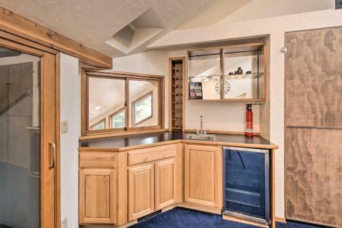 Spacious Lakefront Olympia Hideout With Deck!