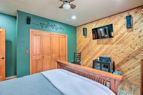 Bellingham Area Getaway On Lake With Boat Dock!