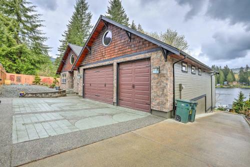 Bellingham Area Getaway On Lake With Boat Dock!