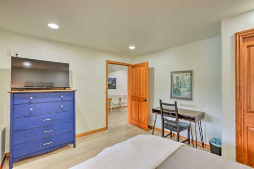 Bellingham Area Getaway On Lake With Boat Dock!