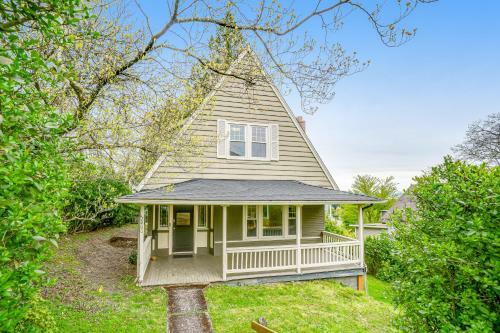 Farmhouse Haven On East Helen