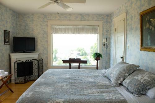 Harbor Hill House