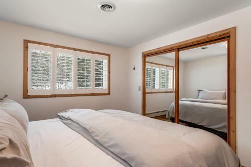 Eagle River Lakefront Oasis