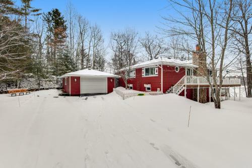 Eagle River Lakefront Oasis