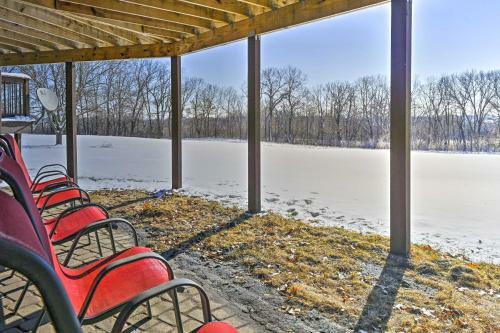 Lodge With Indoor Pool, Along Devils Lake Park