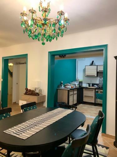 Joyeuse Villa De 2 Chambres Avec Jardin Fleuri