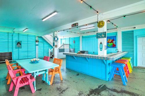 Bright Crystal Beach Home - Next To The Beach