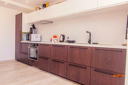 Sublime Maison Avec Terrasse � 2mn Du Port !