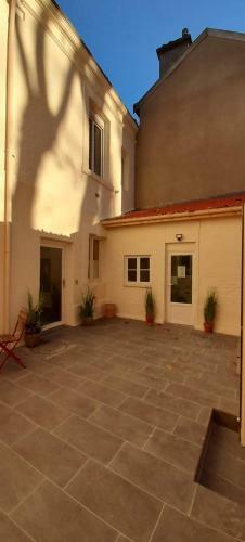 Hotel Suites Saint Brice