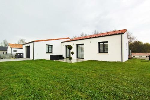 Maison Neuve � Proximit� Des Plages Et Animations 4 Pers