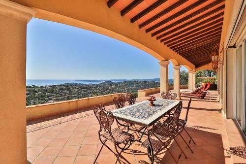 Villa Marly Mit Meerblick Und Pool