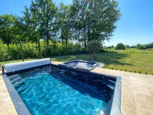 Villa Moderne , Neuve Piscine Jacuzzi .