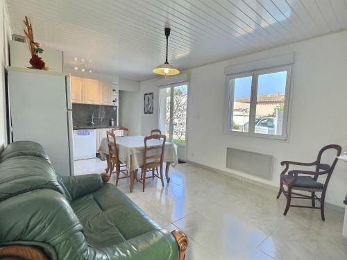 Cimm Valras Charming Villa With Pool For 4 People