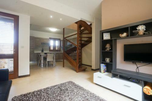 Villa Getaway Npetto Gozo Shared Pool