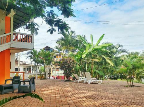 Hotel Papaya House