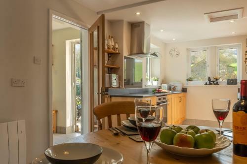 1 Riverside Cottage