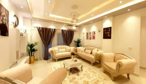 Private Apartment At Amwaj Hotel