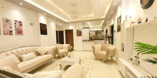 Private Apartment At Amwaj Hotel