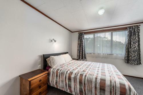 Courtside Quarters - Waihi Beach Holiday Home