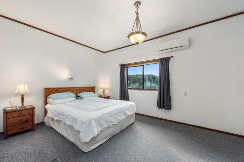 Courtside Quarters - Waihi Beach Holiday Home