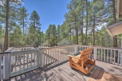 Welcoming Pine Retreat With Deck And Fire Pit!
