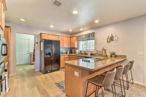 Modern Show Low Cabin Retreat With Deck And Grill