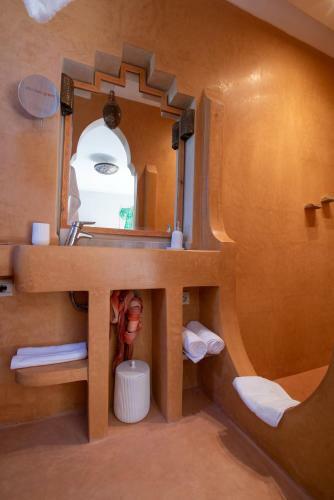 Hostal L?oasis De Kima