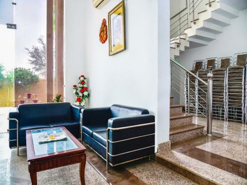 Oyo 28737 Hotel Mayur