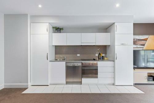 Glenelg Shores Dual Apartment
