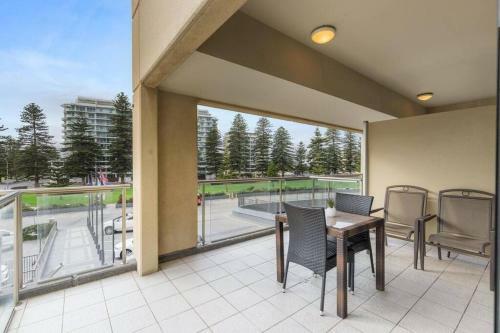 Glenelg Shores Dual Apartment
